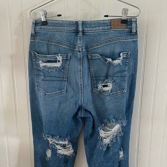 American Eagle Distressed Stretch Blue Mom Jeans sz 6 - Picture 10 of 14